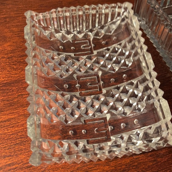 Trunks & Bags Crystal Treasure Chest Jewel Box with Lid - Picture 7 of 9